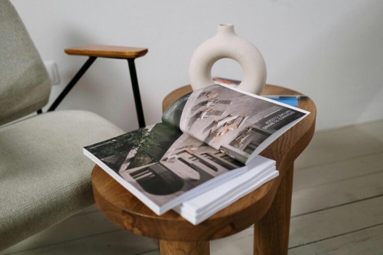 Kostenloses Stock Foto zu ästhetisch, bequemer stuhl, buch