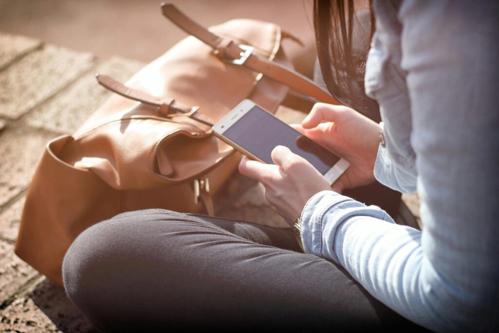 Person, Die Android Smartphone Verwendet