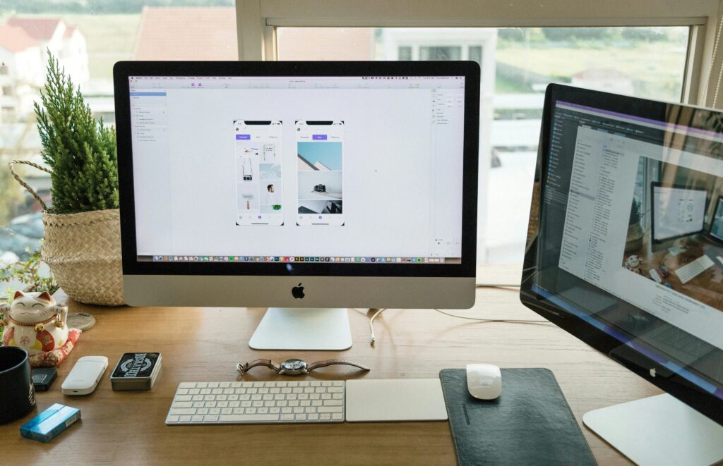 Apple Imac Auf Brown Wooden Desk