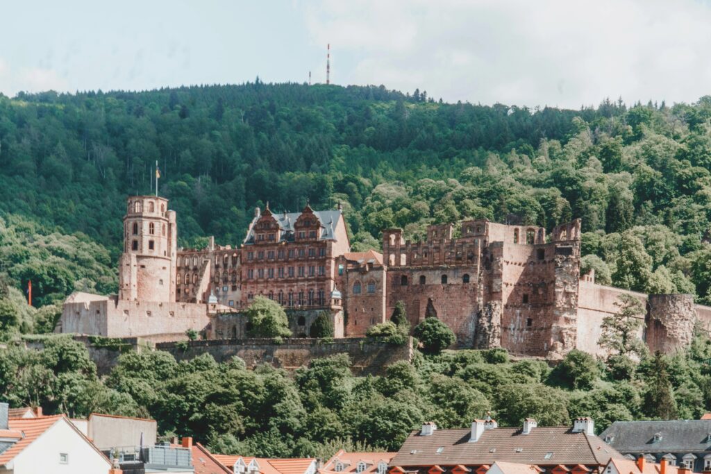 Kostenloses Stock Foto zu altes gebäude, architektur, aussichtspunkt alte brücke