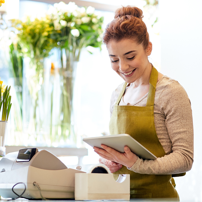 Newsload für Unternehmen - Frau mit iPad